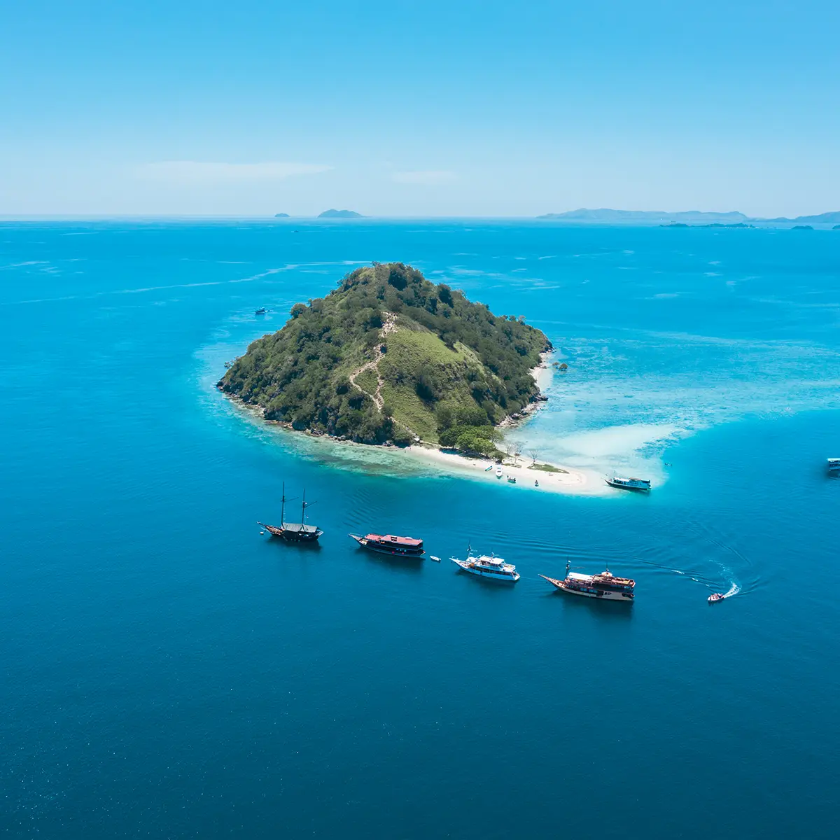 Kanawa Island From Labuan Bajo: Day Trip vs Liveaboard Stop