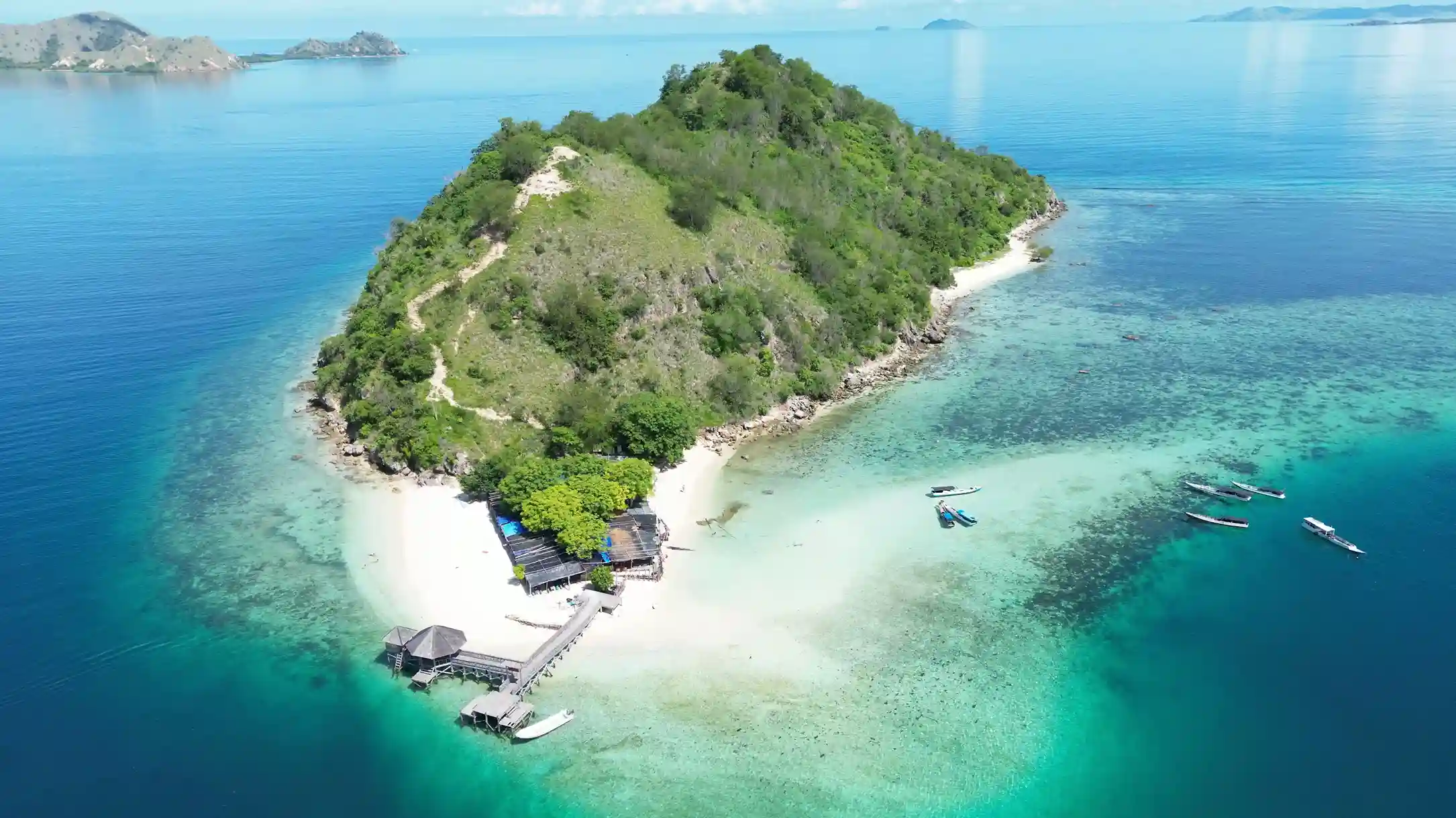 Gili Lawa and North Komodo: Iconic Hills and Reefs by Liveaboard