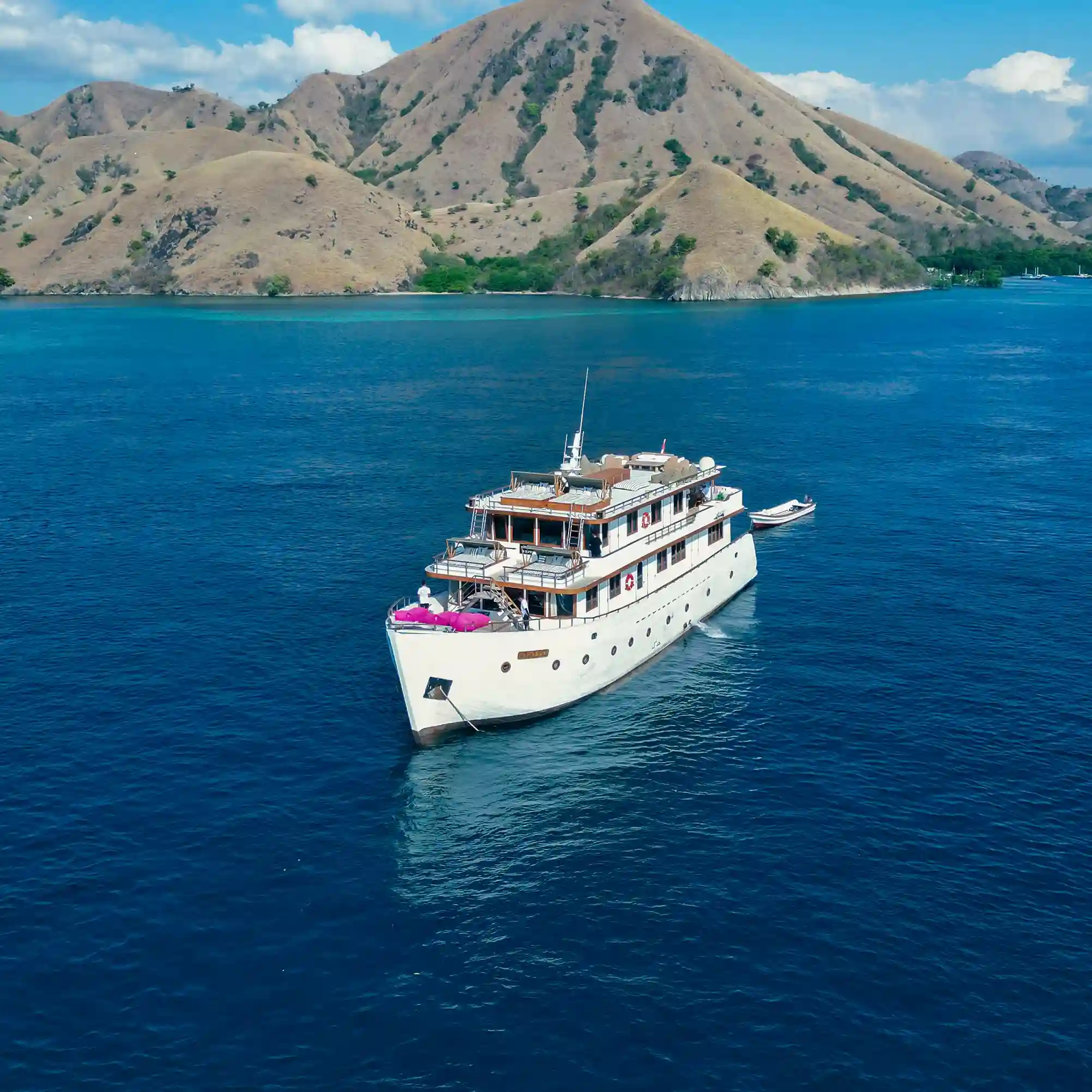 Komodo Liveaboard Prices and Inclusions