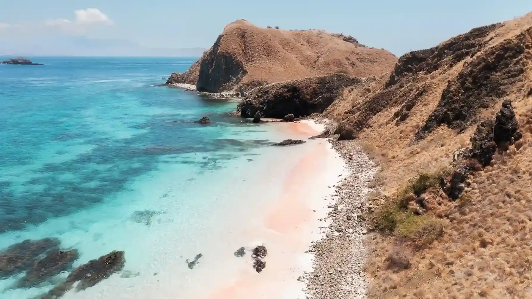 Pink Beach Komodo: Snorkeling, Swimming and Photography From a Liveaboard