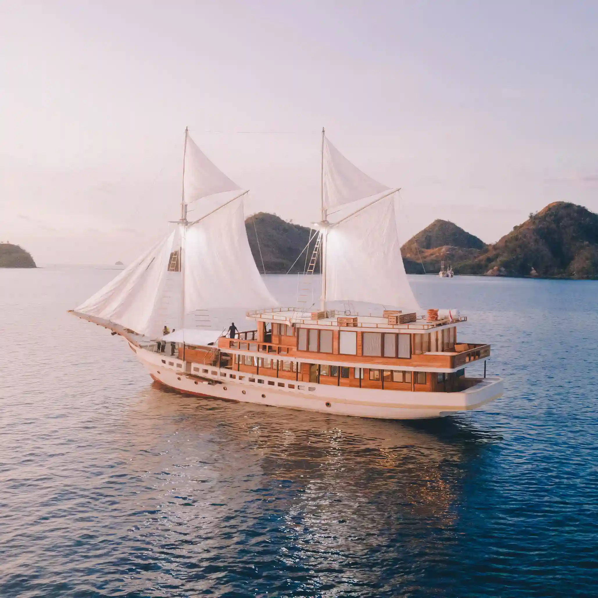 Private Charter vs. Shared Komodo Liveaboard: Which is Better?